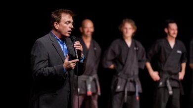 Grand Master Stephen Oliver presenting at a NAPMA Extreme Success Academy event